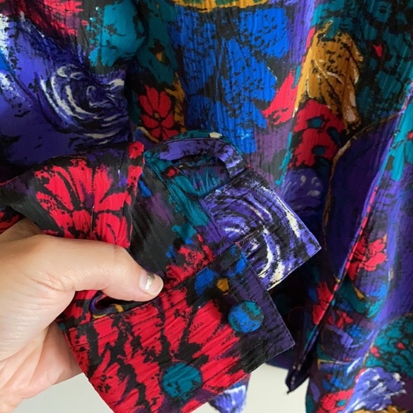 VTG • Floral button down down blouse - Picture 4 of 5